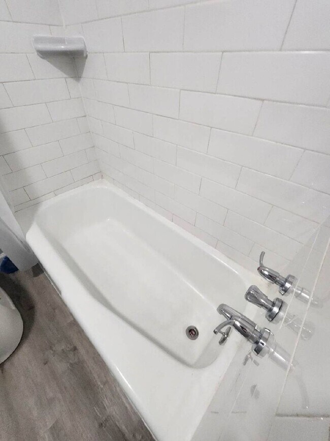 Building Photo - Renovated 1-Bedroom Apartment in Troy – Pe...