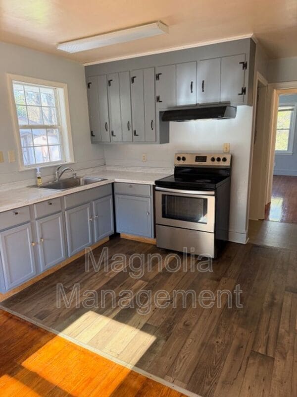 Building Photo - 1217 Oakridge Ave