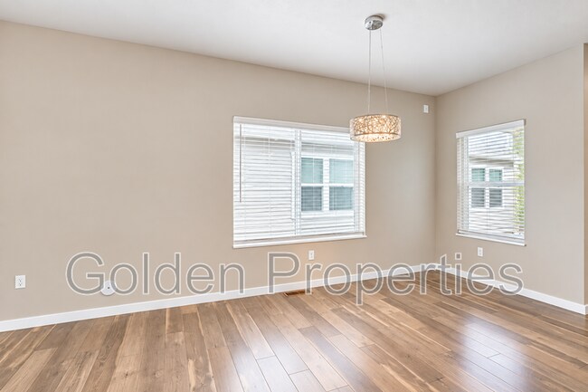 Building Photo - 12153 W Moorfield Ave