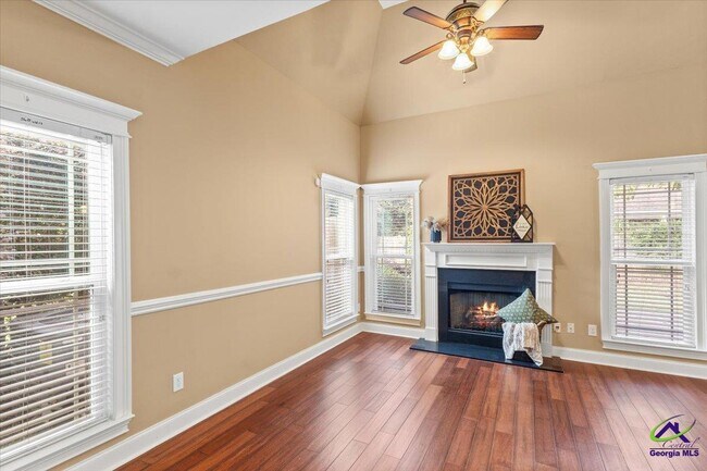 Building Photo - 300 Cheshire Dr