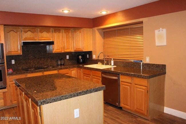 Building Photo - 402 N Rita Ln