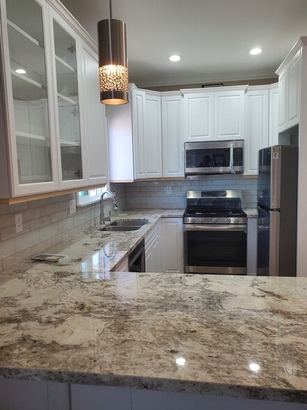 Granite countertops - 6475 Dwane Ave