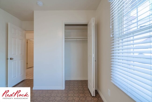 Building Photo - 3 Bedroom End Unit Townhome in Downtown St. George