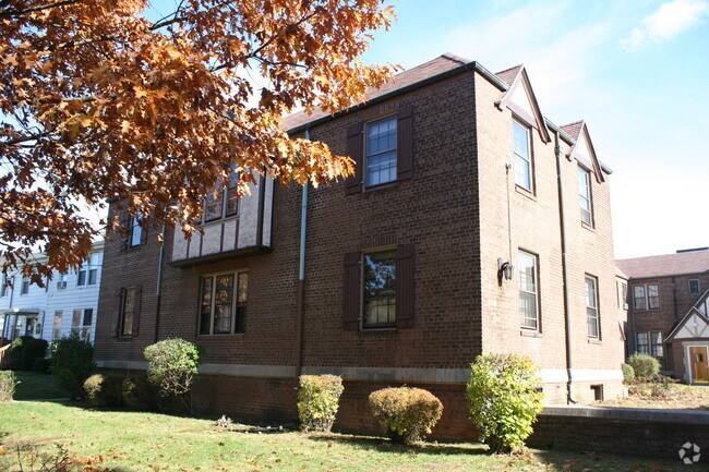 Building Photo - 361 Alden Ave