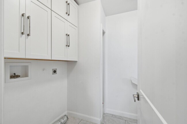 Building Photo - Midtown Tulsa | 4 Bed | 2 Bath | 2,010 SQFT