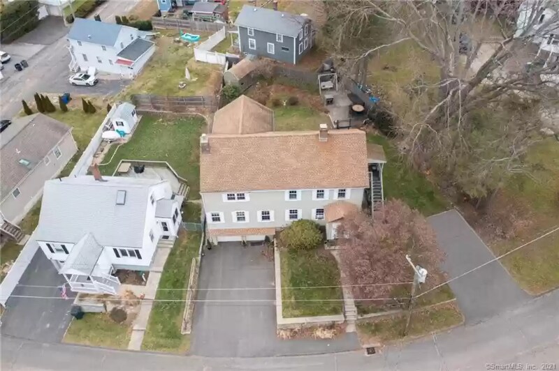 Building Photo - 135 Ball Farm Rd