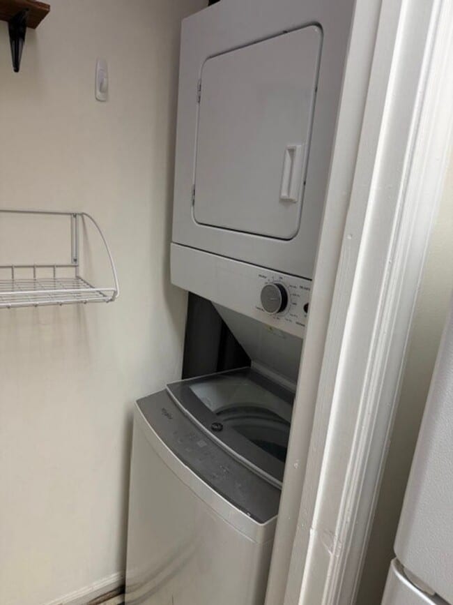 Building Photo - Charming 1 Bed 1 Bath Condo In Convenient ...