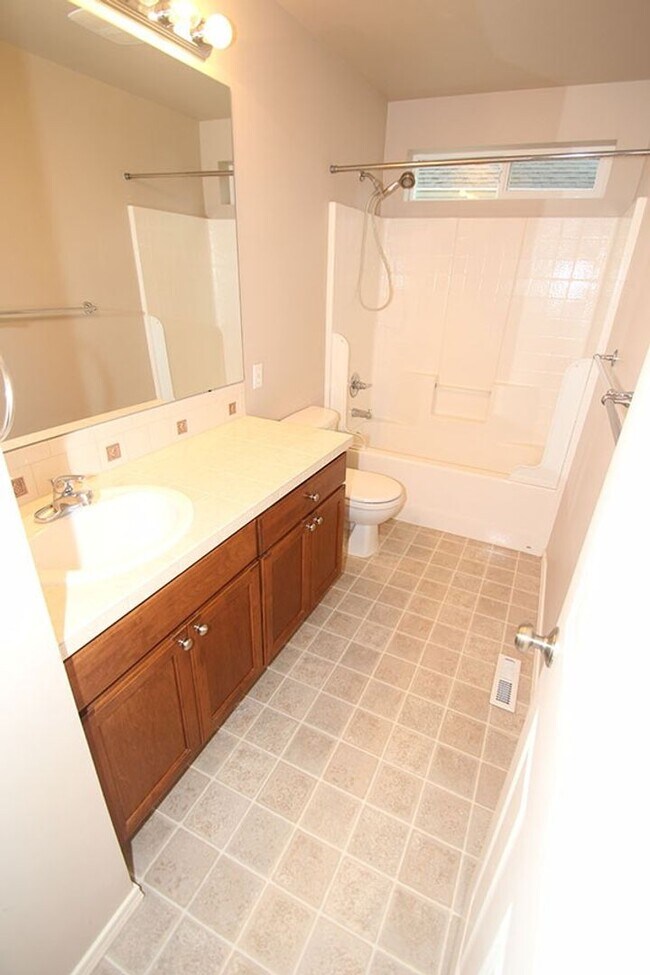 Building Photo - 4 BEDROOM WOODBRIDGE REDMOND HOME FOR RENT...