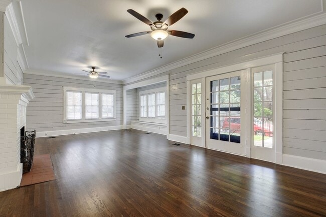 Building Photo - 6bed/3bath House in West Campus