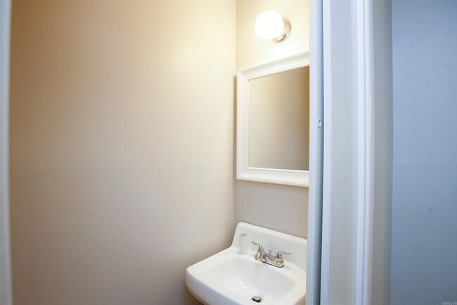 Building Photo - 25 Sunnydale Dr