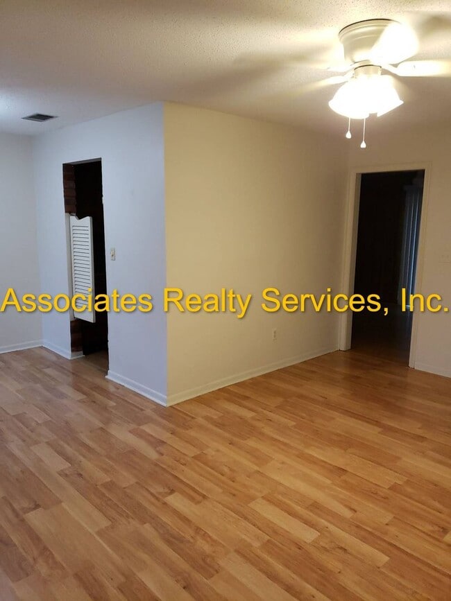 Building Photo - *Sublease* Cute Renovation in Northwood!