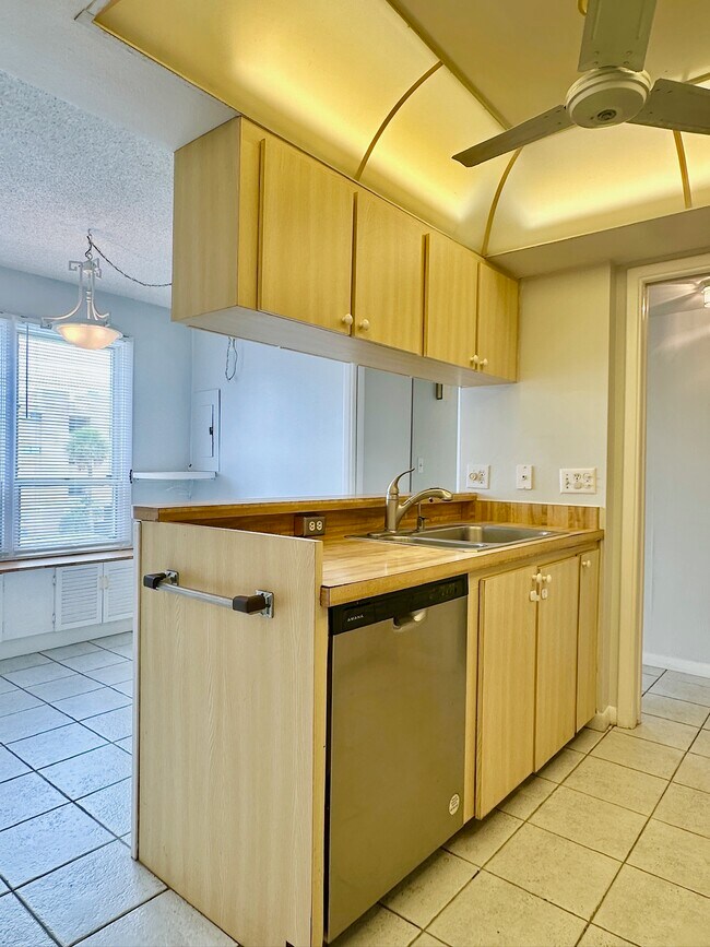 Building Photo - 2617 Cove Cay Dr