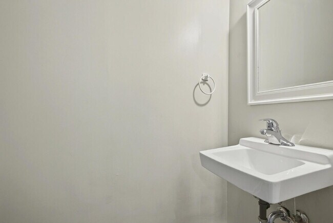 Building Photo - 5541 Kaplan Dr