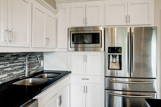 Building Photo - 2613 Waugh Dr
