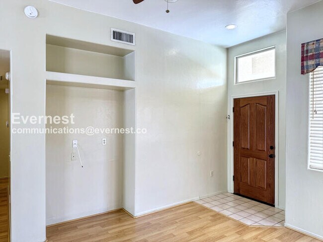 Building Photo - 3-Bedroom Home with Garage / Pet-Friendly ...