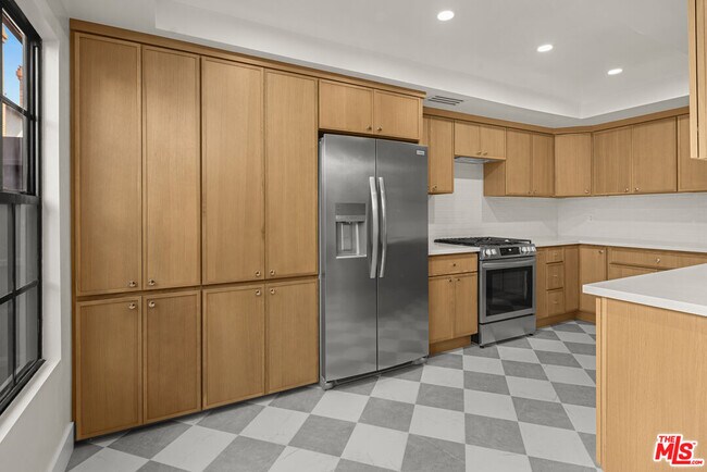 Building Photo - 11759 Gateway Blvd
