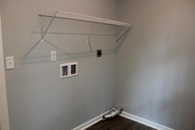 Building Photo - 932 Linwood Ave