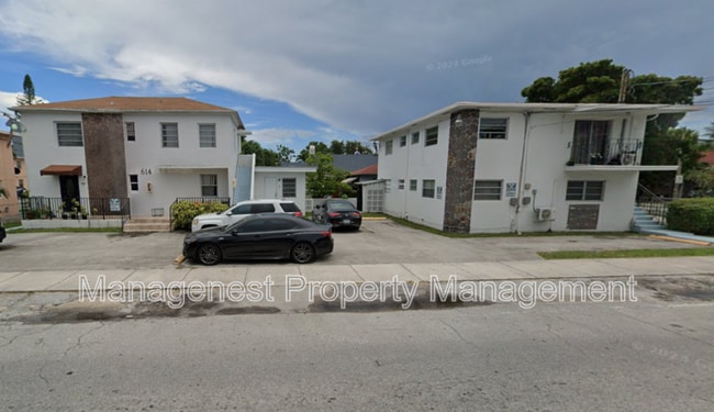 Building Photo - 614 SW 19th Ave