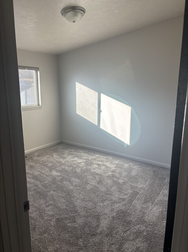 Building Photo - 964 Stokes Ave