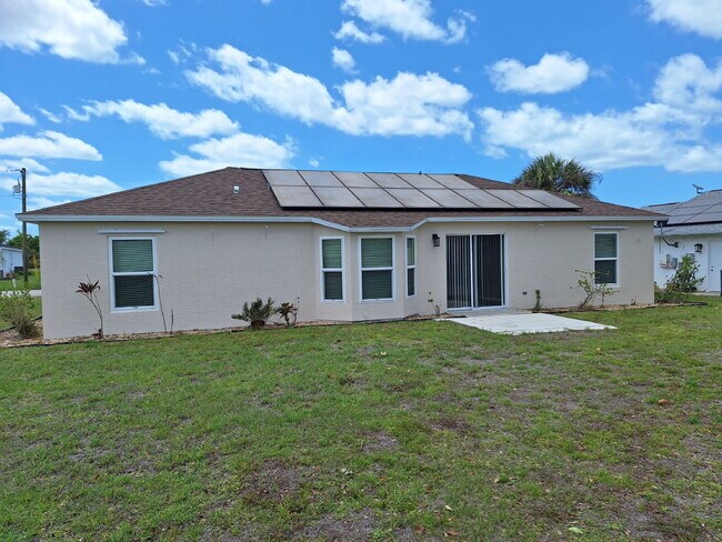 Building Photo - "Charming 3-Bed, 2-Bath Retreat on Lychee Court in Punta Gorda – Your Perfect 1,224 Sq Ft Getaway!"
