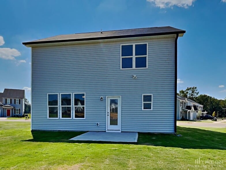 Building Photo - 258 Sturgeon St