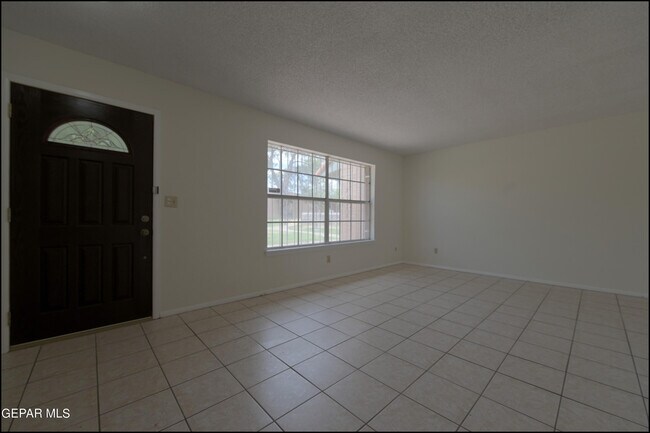 Building Photo - 257 Maricopa Dr