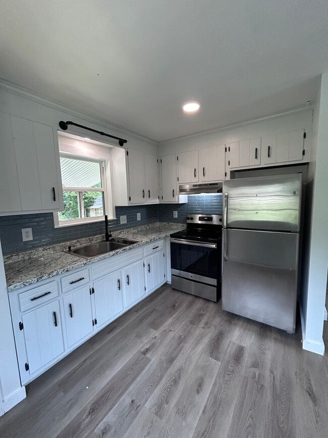 Building Photo - Available Now | North Chesterfield Gem | 2 Bed, 1 Bath