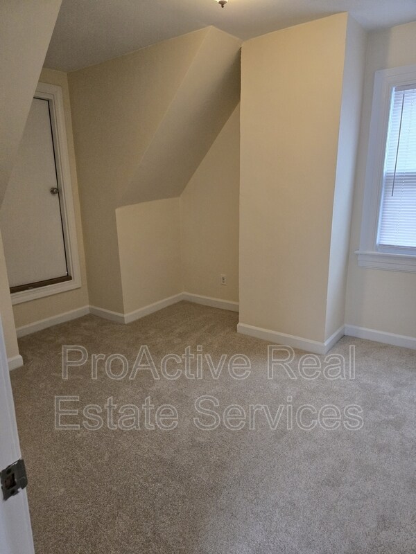 Building Photo - 910 Colonial Ave