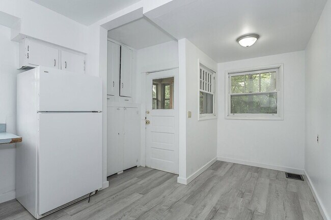 Building Photo - 639 Probasco St