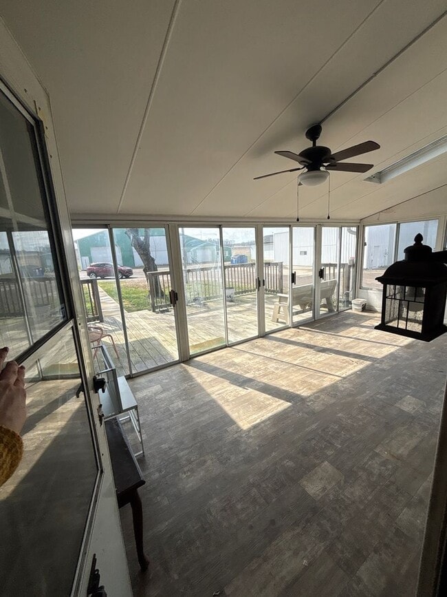 Building Photo - 4 Bedroom, 2 Bathroom House