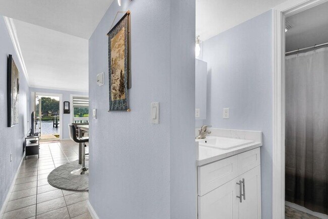 Building Photo - 210 Pelham Rd