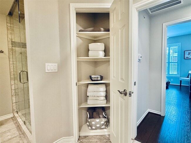 Building Photo - 2400 McCue Rd