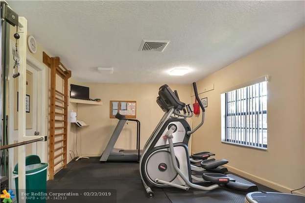 Building Photo - 120 Cypress Club Dr