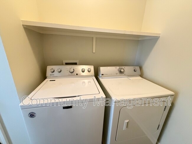 Building Photo - 40320 Creekway Cove Ct