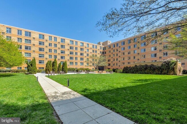 Building Photo - 440 L St NW