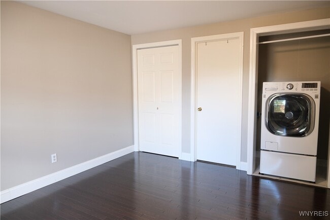 Building Photo - 32 Bernhardt Dr
