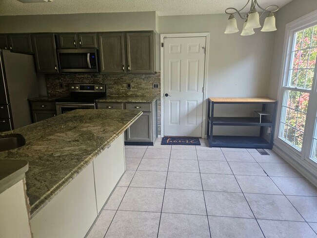 Building Photo - Knoxville 37934 - 4 bedroom, 2.5 bath - call Karen Robertson 865-454-7626
