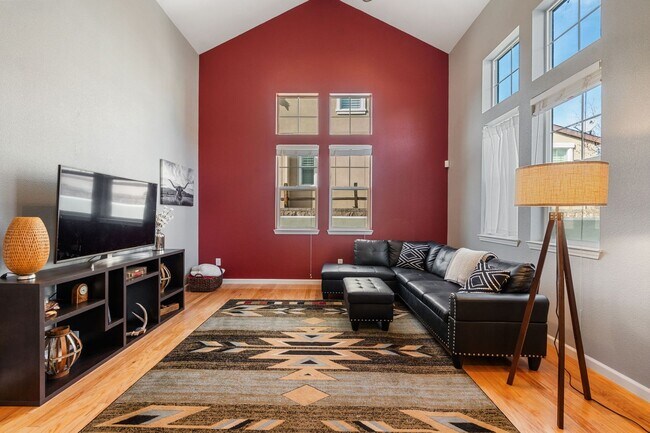 Building Photo - Furnished & Fully Equipped Low Maintenance Town Home (Somersett - Utilities Included)