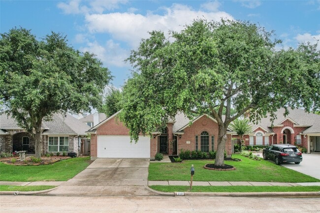 Building Photo - 210 Leisure Dr