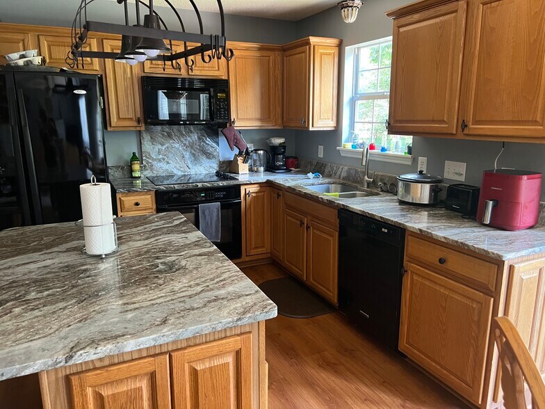 Kitchen - 13500 Walkers Creek Dr