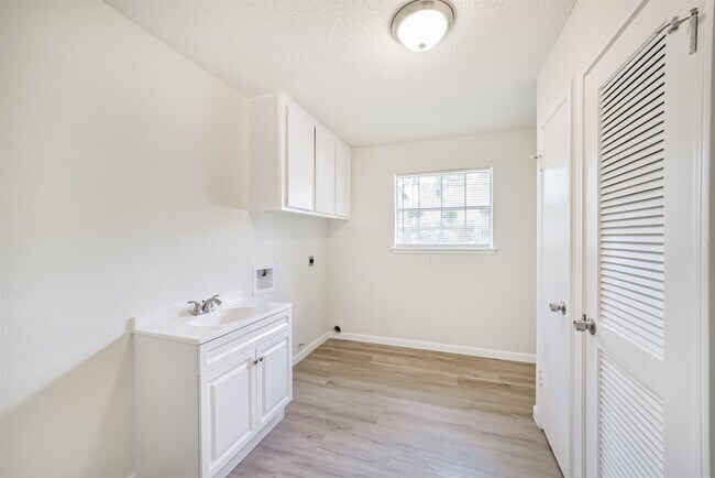 Building Photo - 1011 Baltic Ln
