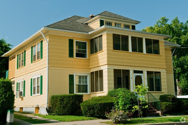 Building Photo - 682 Bennett St