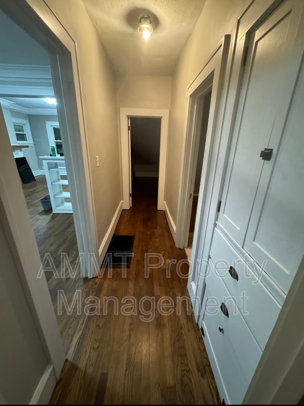 Building Photo - 2507 B Ave NE