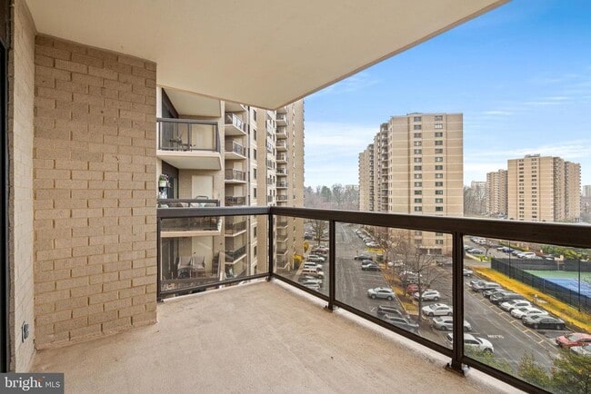 Building Photo - 307 Yoakum Pkwy