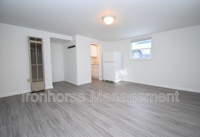 Building Photo - 525 Dell Pl