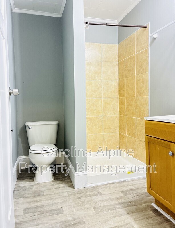 Building Photo - 910 Walnut St