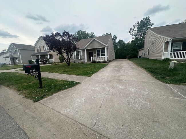 Building Photo - Bannon Crossings 3-bed, 2-bath Ranch