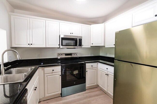Building Photo - 5458 Via Delray Blvd