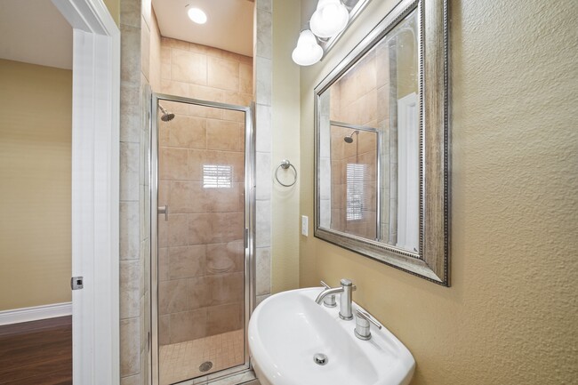 Building Photo - 1402 Wheeler Ave