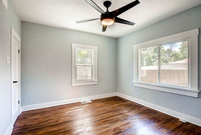 Building Photo - Wonderful Lakewood Home! Close to Light Rail